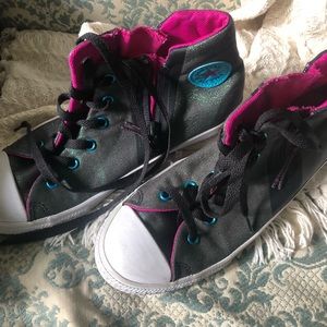 Women’s/Girls Converse Sneakers